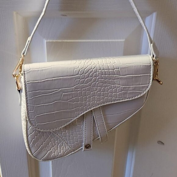 Neiman Marcus White Croc Embossed PU Leather Equestrian Bag - Picture 4 of 4
